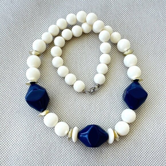 Vintage Necklace White Navy Blue Beaded 18 Inch Length - Picture 2 of 2